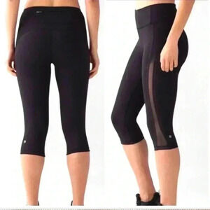 Lululemon Smooth Stride Crop Leggings. Black. Size 6